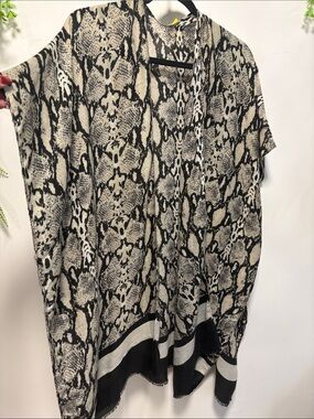 Love® Black & Cream Abstract One-Size Printed Top